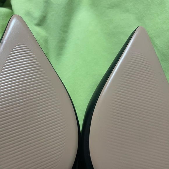 Chic Black Pointed-Toe Heels - Picture 9 of 14